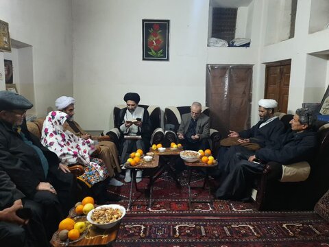 تصاویر/ دیدار نماینده ولی فقیه درکاشان با خانواده شهیدخداگو در روستای ابیانه