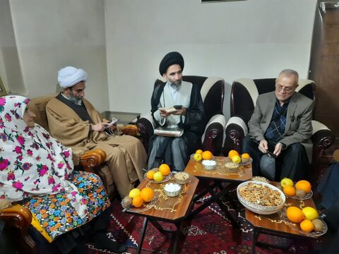 تصاویر/ دیدار نماینده ولی فقیه درکاشان با خانواده شهیدخداگو در روستای ابیانه