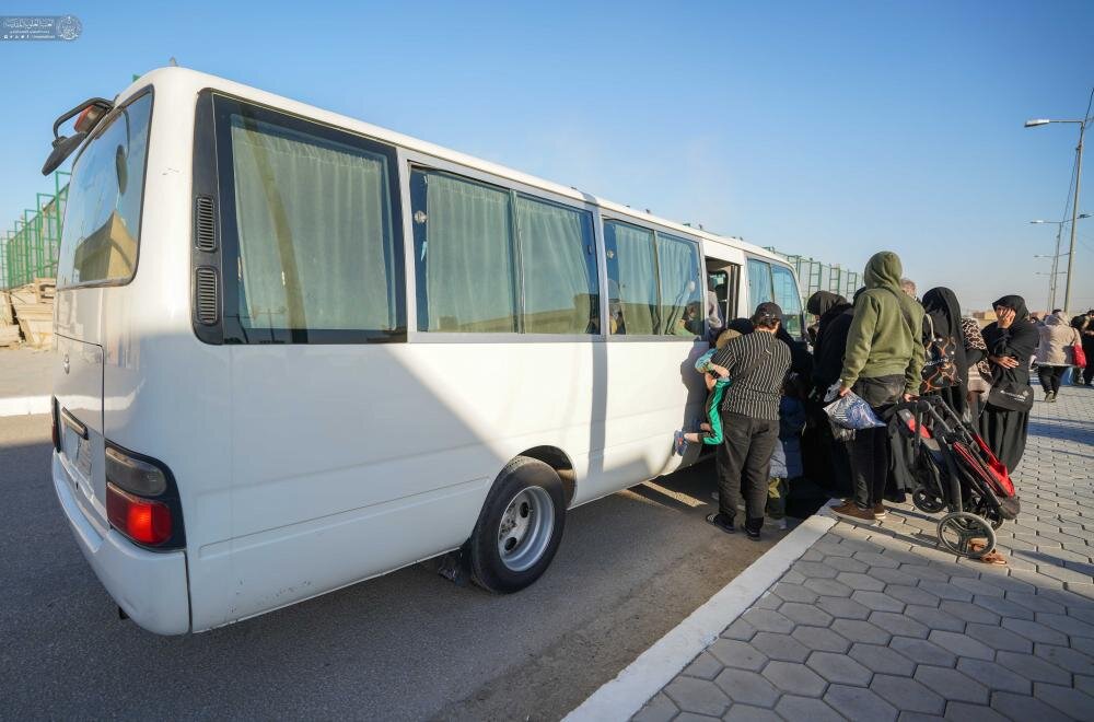 بعد 5 أشهر من الاستضافة .. العتبة العلوية المقدسة تُودِّع آخر مجموعة من الإخوة اللبنانيّين