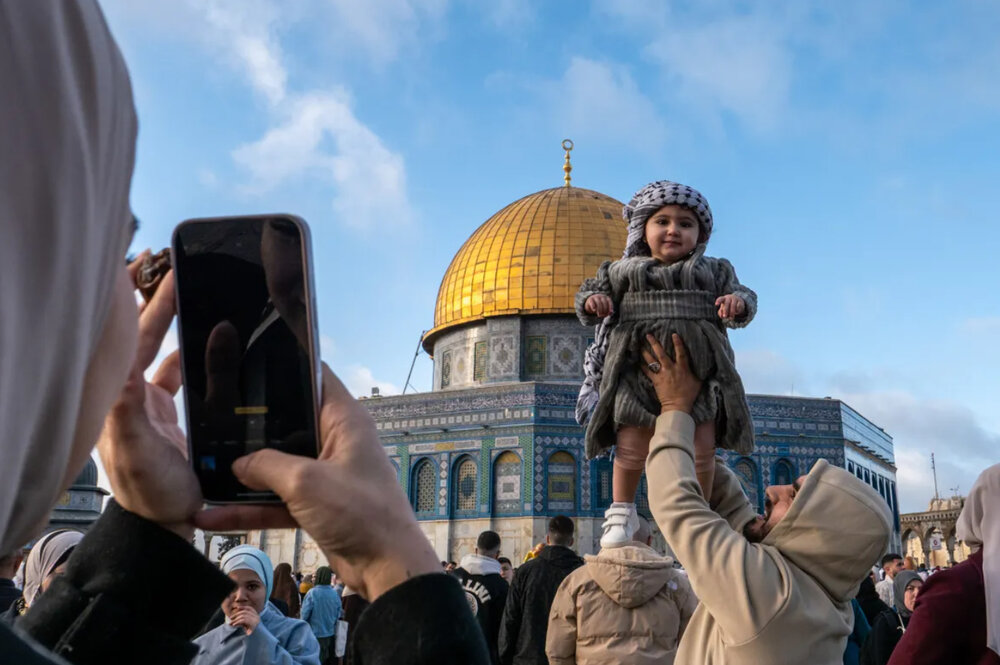 بالصور.. 120 ألفا يصلون العيد في الأقصى بلا مظاهر احتفالية