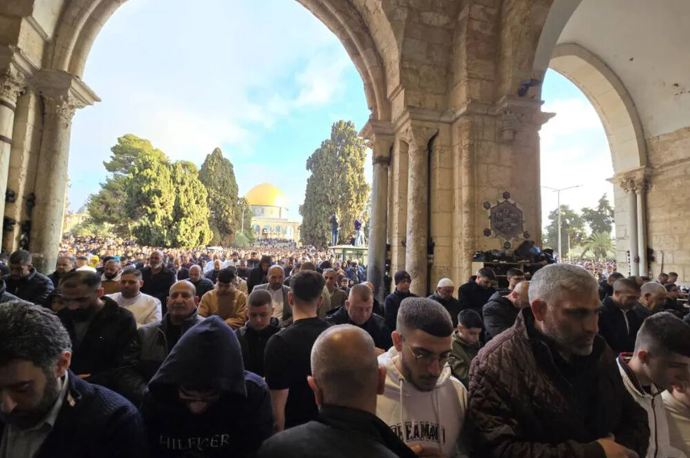 بالصور.. 120 ألفا يصلون العيد في الأقصى بلا مظاهر احتفالية