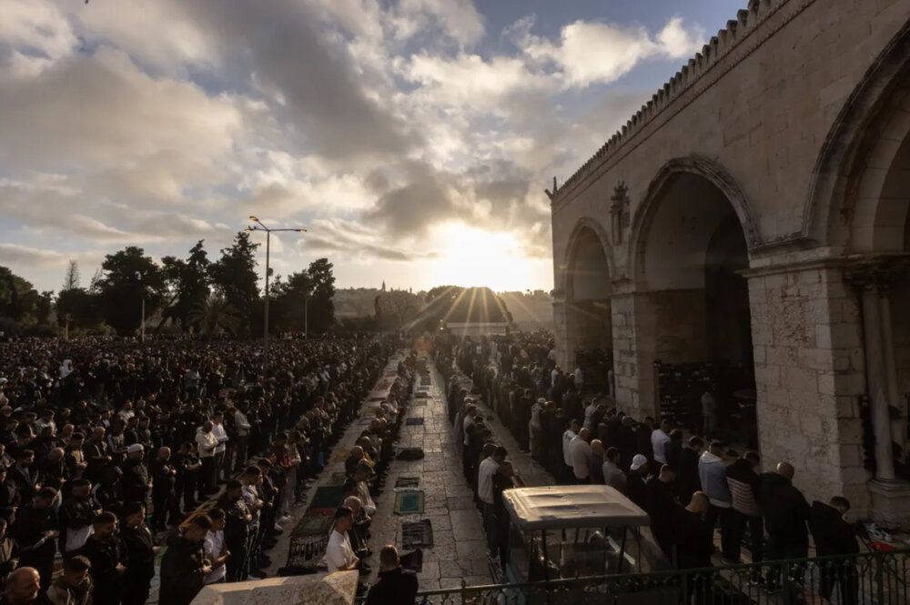 بالصور.. 120 ألفا يصلون العيد في الأقصى بلا مظاهر احتفالية