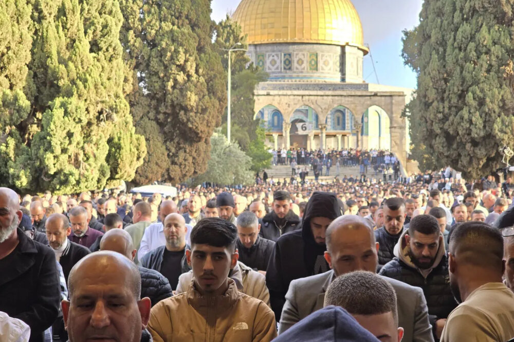 بالصور.. 120 ألفا يصلون العيد في الأقصى بلا مظاهر احتفالية