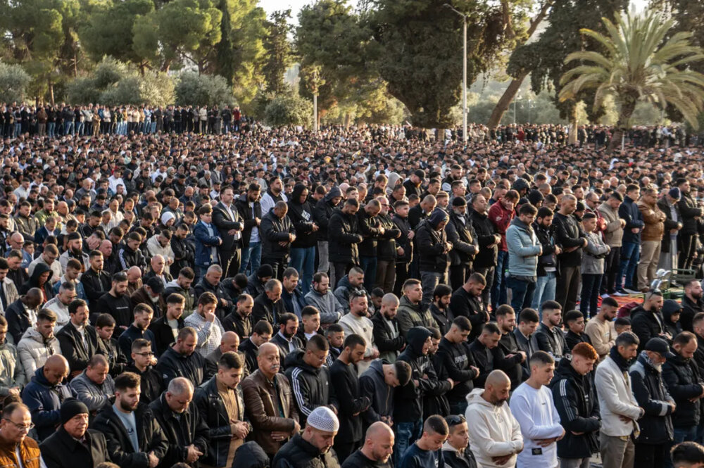 بالصور.. 120 ألفا يصلون العيد في الأقصى بلا مظاهر احتفالية