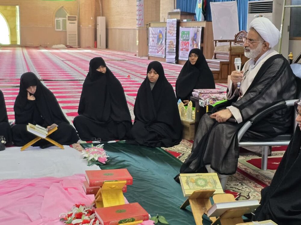 مراسم اختتامیه محفل انس با قرآن در مصلای شهدای محراب کنگان