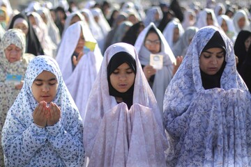 تصاویر/ اقامه نماز عید سعید فطر در بیرجند