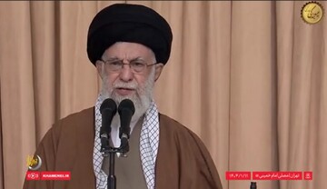 فیلم کامل خطبه‌های نماز عید سعید فطر به امامت رهبر انقلاب