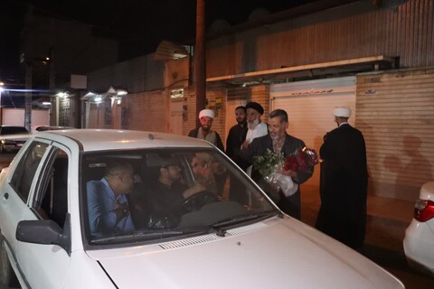 دیدار سرزده عیدانه نماینده ولی فقیه در خوزستان با همسایگان