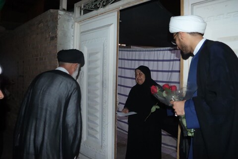 دیدار سرزده عیدانه نماینده ولی فقیه در خوزستان با همسایگان