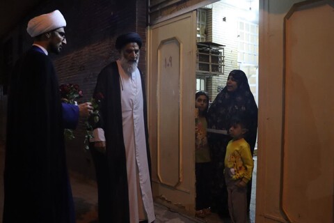 دیدار سرزده عیدانه نماینده ولی فقیه در خوزستان با همسایگان