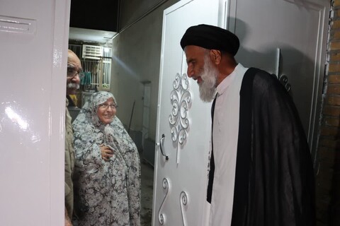 دیدار سرزده عیدانه نماینده ولی فقیه در خوزستان با همسایگان