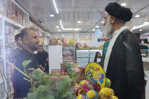 دیدار سرزده عیدانه نماینده ولی فقیه در خوزستان با همسایگان