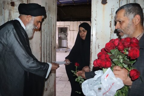 دیدار سرزده عیدانه نماینده ولی فقیه در خوزستان با همسایگان