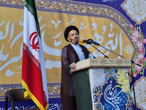 تصاویر اقامه نماز عید سعید فطر  در مصلای الغدیر خرم آباد