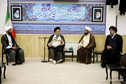 تصاویر/ نشست صمیمی مدیر معاونین اساتید مدرسه علمیه امام خمینی (ره) گرگان با آیت‌الله نورمفیدی