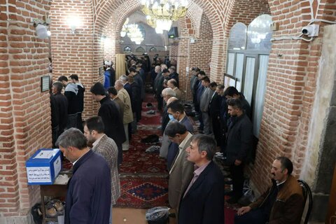 تصاویر/ اقامه نماز عید فطر در شهر مرند