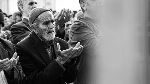 تصاویر/ اقامه نماز عید فطر در آستان مقدس هلال بن علی (ع)