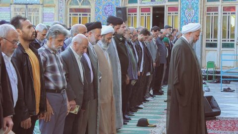 تصاویر/ اقامه نماز عید فطر در آستان مقدس هلال بن علی (ع)