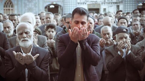 تصاویر/ اقامه نماز عید فطر در آستان مقدس هلال بن علی (ع)