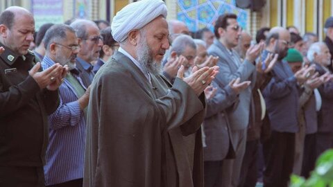 تصاویر/ اقامه نماز عید فطر در آستان مقدس هلال بن علی (ع)