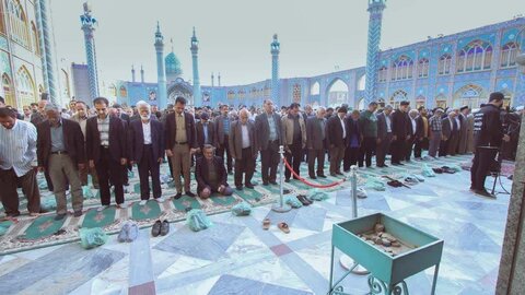 تصاویر/ اقامه نماز عید فطر در آستان مقدس هلال بن علی (ع)