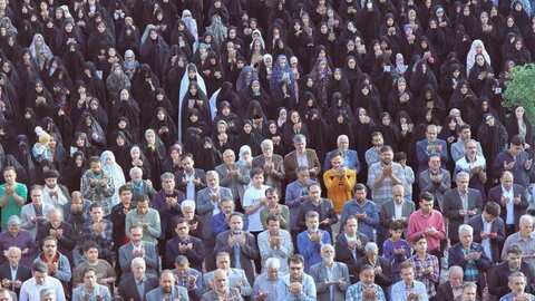 تصاویر/ اقامه نماز عید فطر در آستان مقدس هلال بن علی (ع)