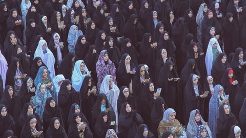 تصاویر/ اقامه نماز عید فطر در آستان مقدس هلال بن علی (ع)