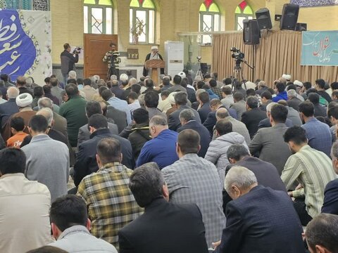 تصاویر/اقامه نماز عید سعید فطر در حسینیه سنندج