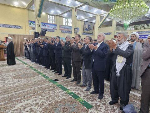 تصاویر/اقامه نماز عید سعید فطر در حسینیه سنندج