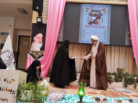 تصاویر/ پایان جمع خوانی قرآن کریم در مدرسه علمیه ریحانه الرسول ارومیه