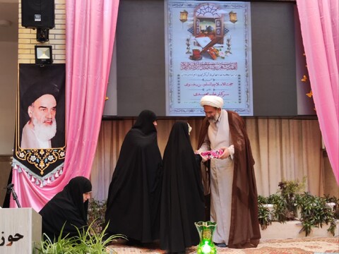 تصاویر/ پایان جمع خوانی قرآن کریم در مدرسه علمیه ریحانه الرسول ارومیه