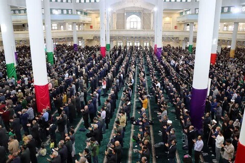 تصاویر/ اقامه نماز عید فطر در شهر زنجان