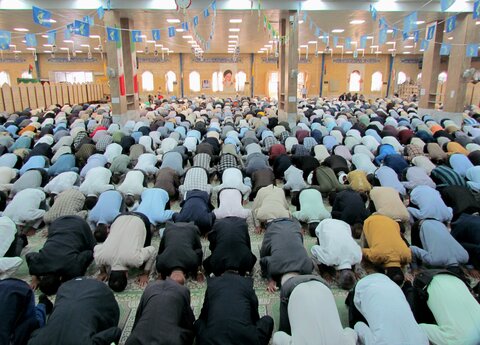 تصاویر/ نماز عید فطر در بندر دیر