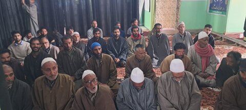 ملپورہ نوگام؛ امام بارگاہ ام المصائب میں عید الفطر کی نماز ادا کی گئی 