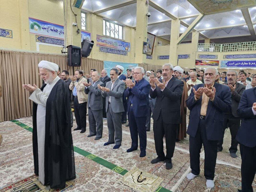 تصاویر/ اقامه نماز عید سعید فطر در حسینیه سنندج