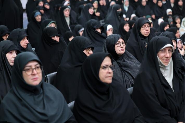 इस्लामी देशों को अपने अधिकारों की रक्षा करनी चाहिए और अमेरिका को उन पर दबाव डालने का मौका नहीं देना चाहिए