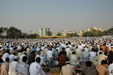 پاکستان بھر میں عید الفطر مذہبی جوش و جذبے کے ساتھ منائی گئی / مختلف شہروں میں نماز عید کے اجتماعات