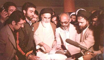 امام خمینی(ره) در چهارمردان قم: رأی من به جمهوری اسلامی، برای شادی شهدا بود