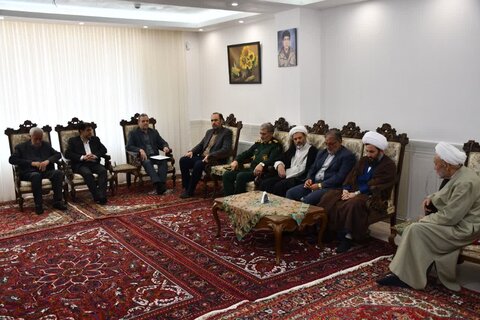 تصاویر/ دیدار امام جمعه شهرستان خوی با سه خانواده شهید
