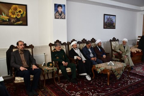 تصاویر/ دیدار امام جمعه شهرستان خوی با سه خانواده شهید