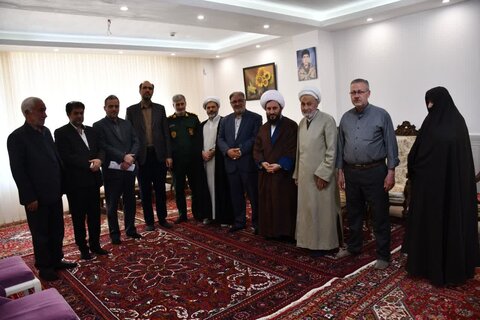 تصاویر/ دیدار امام جمعه شهرستان خوی با سه خانواده شهید