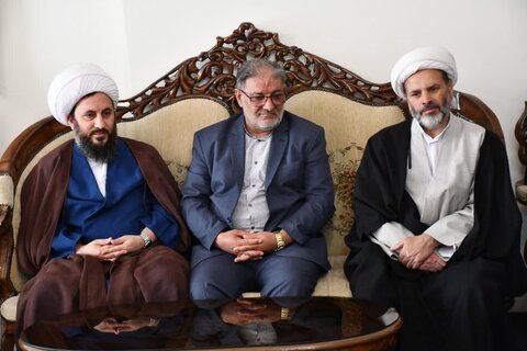 تصاویر/ دیدار امام جمعه شهرستان خوی با سه خانواده شهید