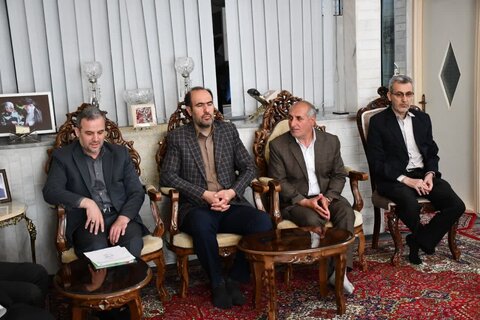 تصاویر/ دیدار امام جمعه شهرستان خوی با سه خانواده شهید