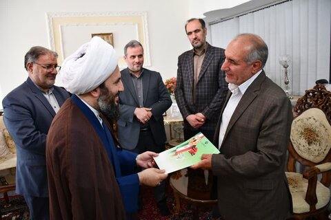 تصاویر/ دیدار امام جمعه شهرستان خوی با سه خانواده شهید