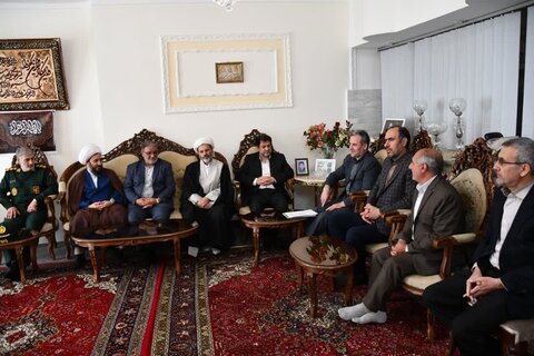 تصاویر/ دیدار امام جمعه شهرستان خوی با سه خانواده شهید