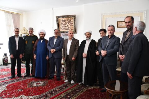 تصاویر/ دیدار امام جمعه شهرستان خوی با سه خانواده شهید