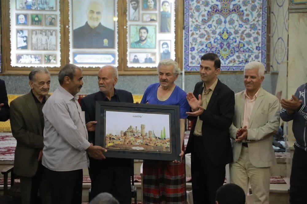 تقدیر از مرشد زورخانه‌ای در کاشان