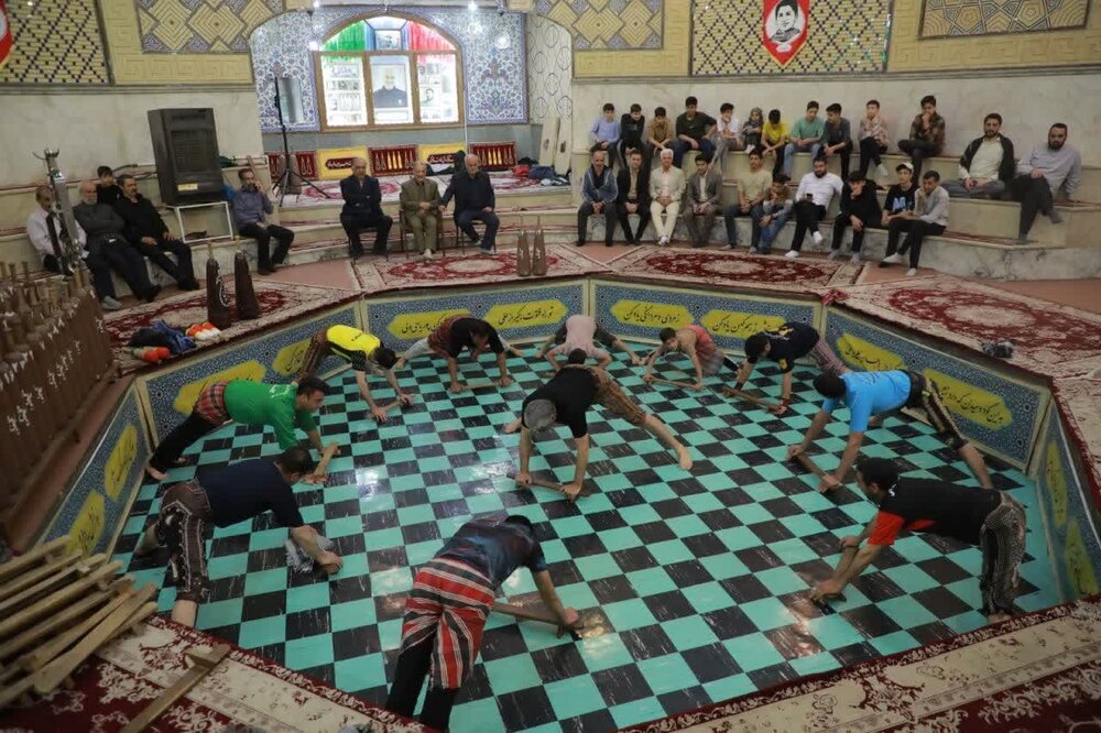 تقدیر از مرشد زورخانه‌ای در کاشان