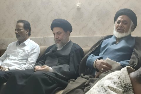 آیت اللہ سید ریاض الحکیم کی مولانا ولی الحسن رضوی کے بیت الشرف پر حاضری، لواحقین سے اظہار تعزیت