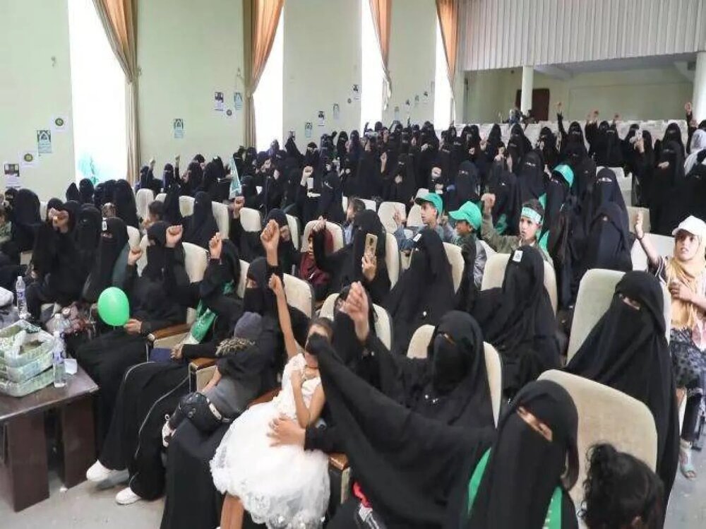 نگاهی بر نقش زنان یمنی در نبرد فتح موعود؛ از اهدای طلا و فرزندان خود برای جبهه تا فعالیت رسانهای